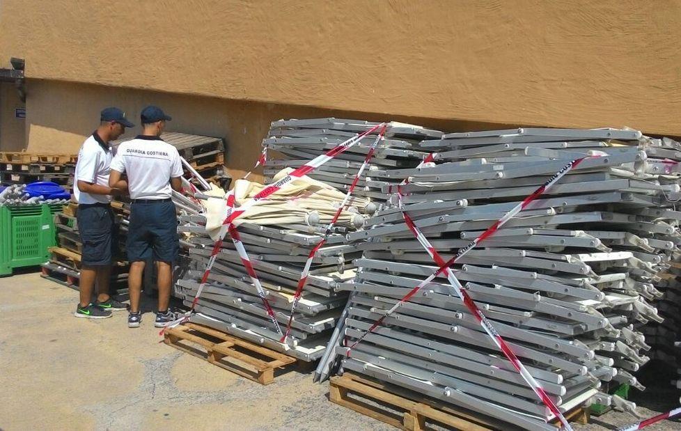 Gallura, abusi sulle spiagge: scattano i sequestri della guardia costiera 