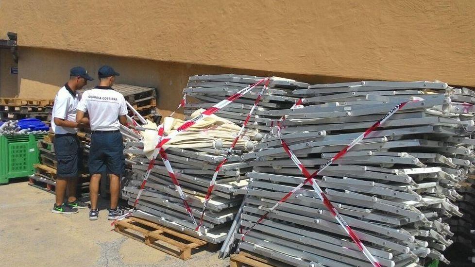 Gallura, abusi sulle spiagge: scattano i sequestri della guardia costiera