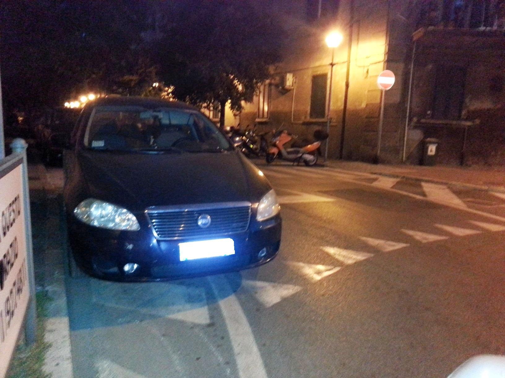 Uno dei tanti parcheggi selvaggi