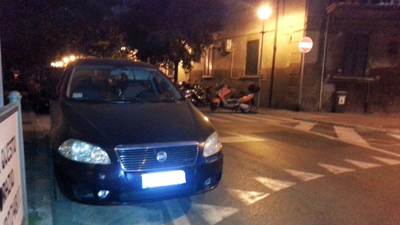 Uno dei tanti parcheggi selvaggi