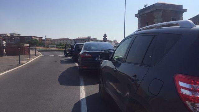 In coda per un'ora al porto