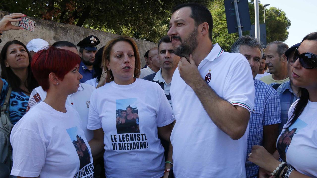 Il leader leghista Matteo Salvini alla manifestazione al centro Il Melo (Repetti Pentafoto)