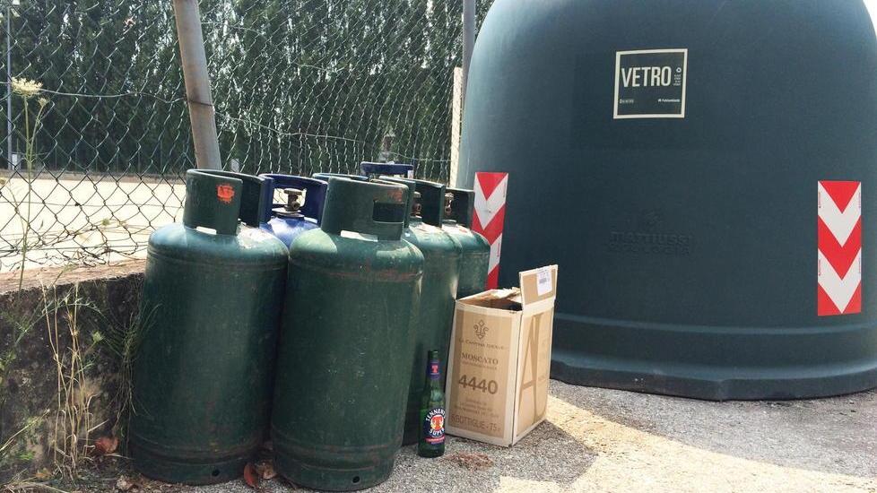 Bombole del gas abbandonate
