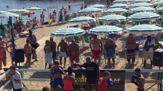 Tognetti porta la noble art sulla spiaggia