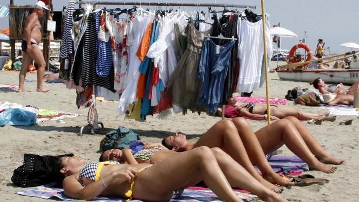 Alla spiaggia libera di Motrone è di nuovo tutto come prima