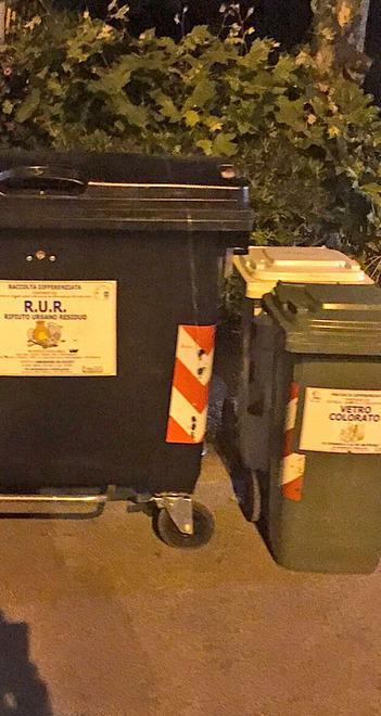 Il sindaco contro i balneari: rispettate le regole sui rifiuti 