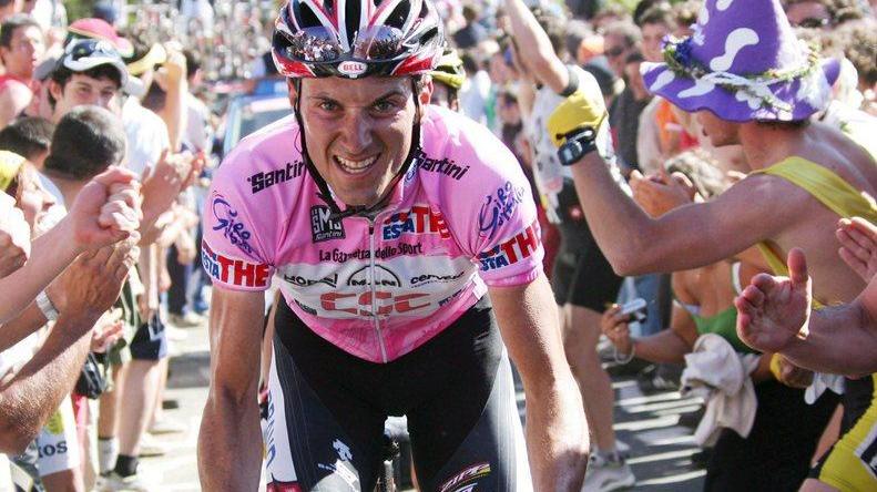 Ivan Basso si ferma: tumore a un testicolo Il Tour è sotto choc
