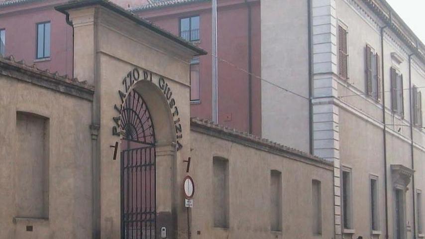 Gambulaga, cinque mesi per le coltellate