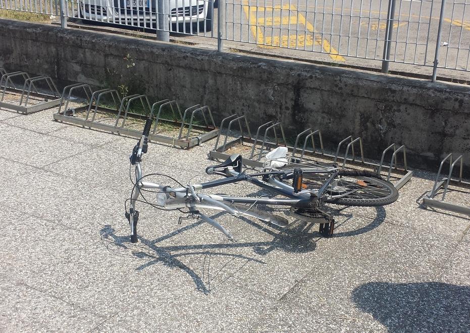 Razziate due biciclette in tribunale