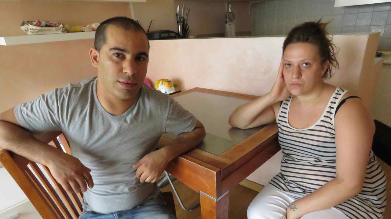 Deborah Siminoli e il nuovo compagno nella casa di Tavola (foto Batavia)