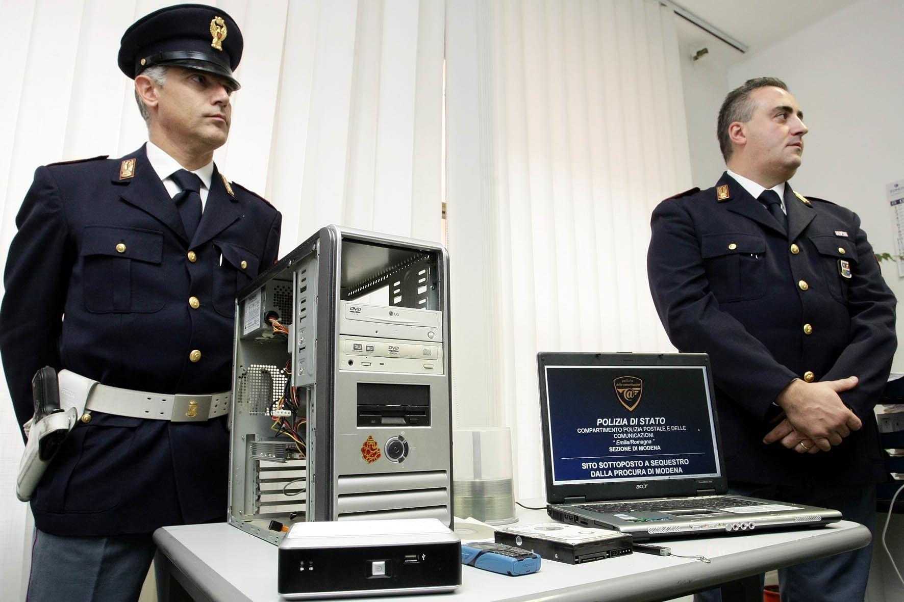La polizia postale ha scoperto 15 giovani hacker 