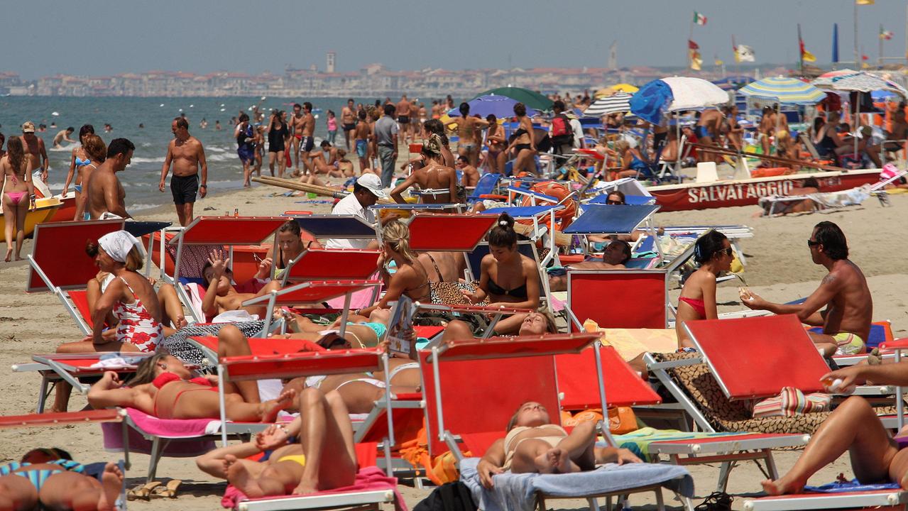 Pienone nei weekend, gli stabilimenti balneari restano a galla