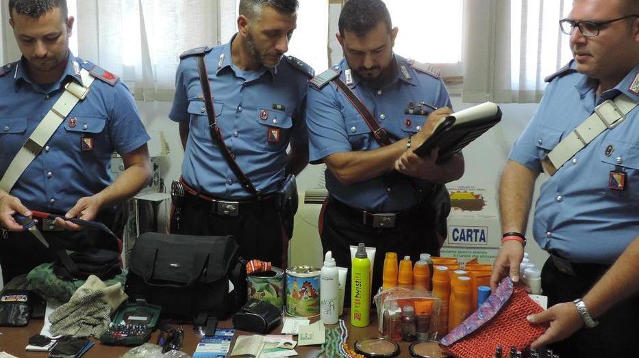 Tradito dal cappello il ladro che preferisce le parrucchiere