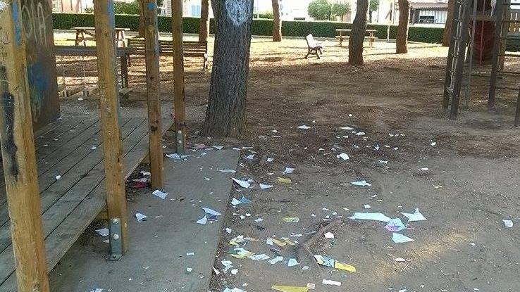 Vandali in pieno centro e nel parco della palestra