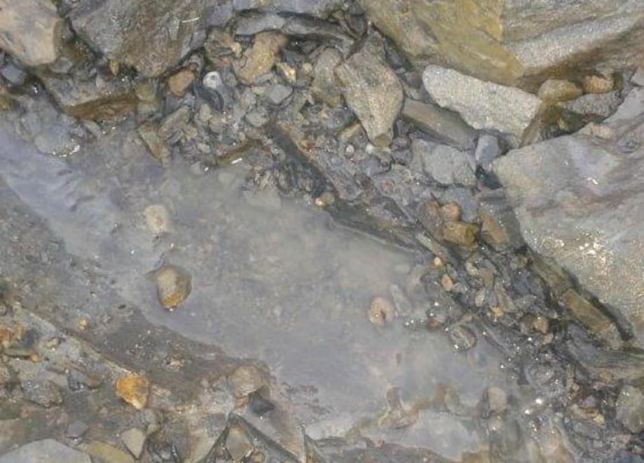 Rivolo d’acqua e timore di cedimenti