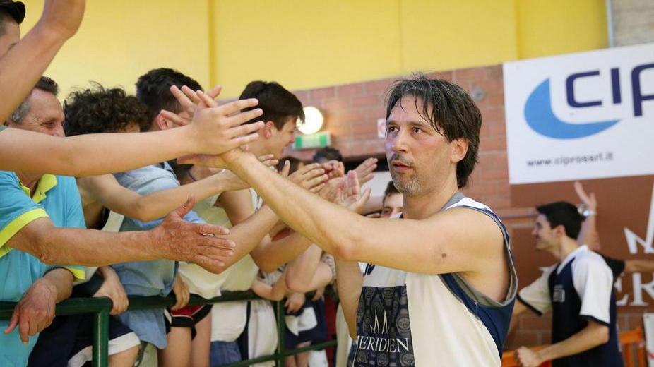 Show sotto canestro con Boni, Niccolai e i campioni lucchesi