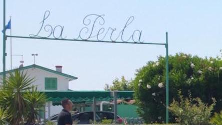 Un cantiere blocca l’ingresso del bagno La Perla
