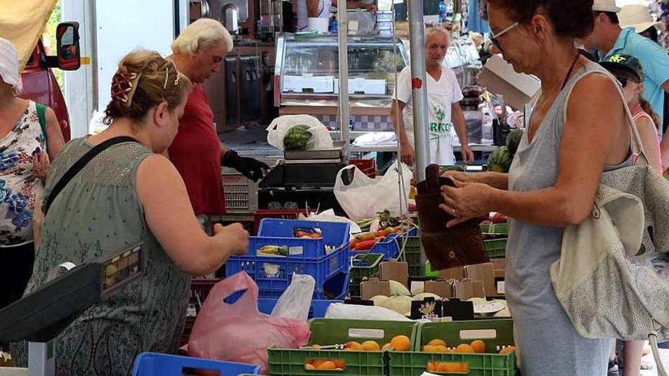 Mercato del martedì, sì al trasloco in città ma solo nel 2017