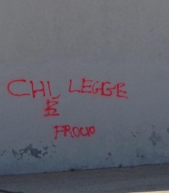 Riappaiono le scritte oscene sui muri del Museo del porto