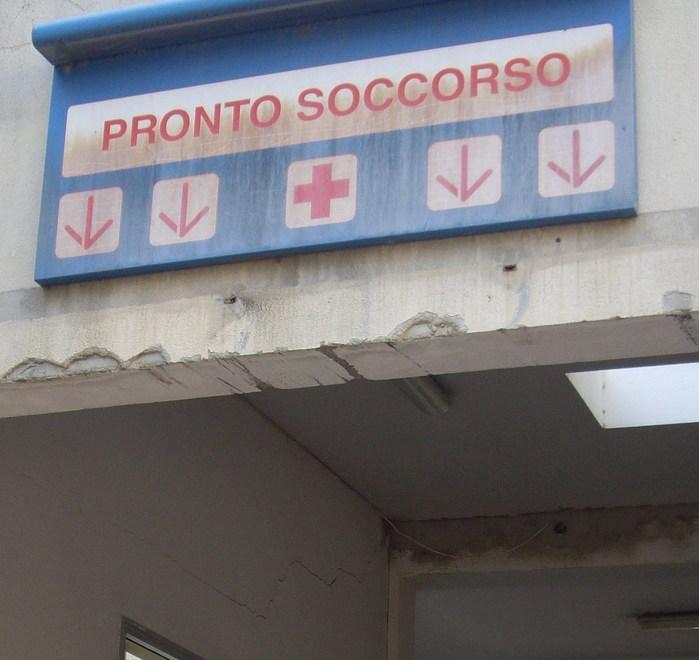 Troppa l’attesa, picchia il medico 