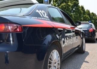 Donna lo abbraccia e lo deruba del Rolex da 7000 euro
