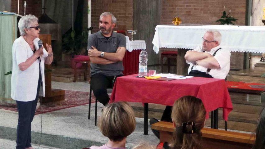 Il vescovo affronta i fedeli: via il parroco, ecco perché