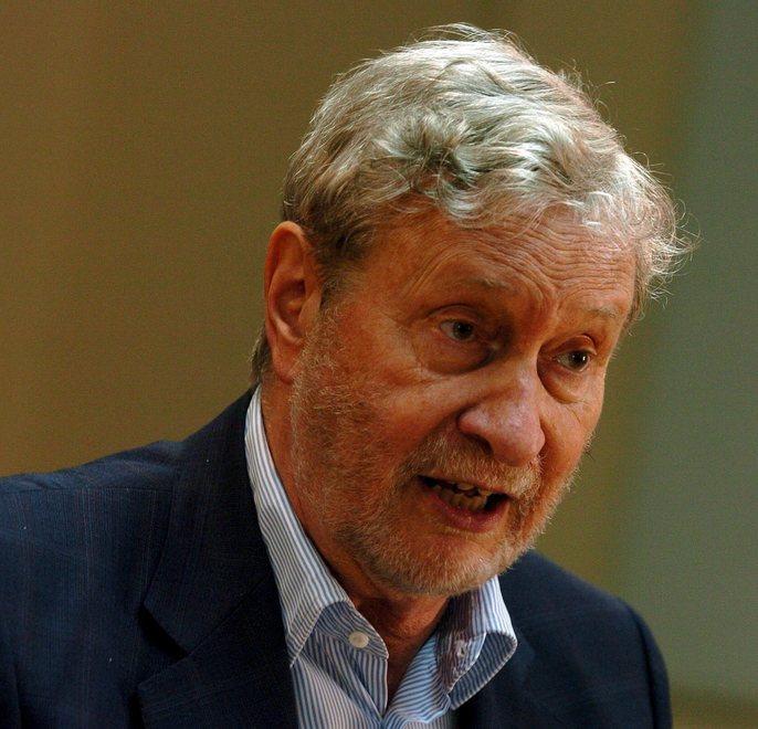 Vattimo, laicità e resistenza: «Papa Francesco ci salverà» 