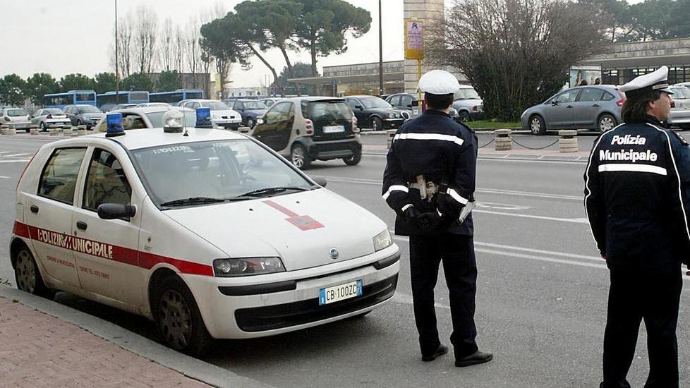 Auto non revisionata, i vigili multano il Comune