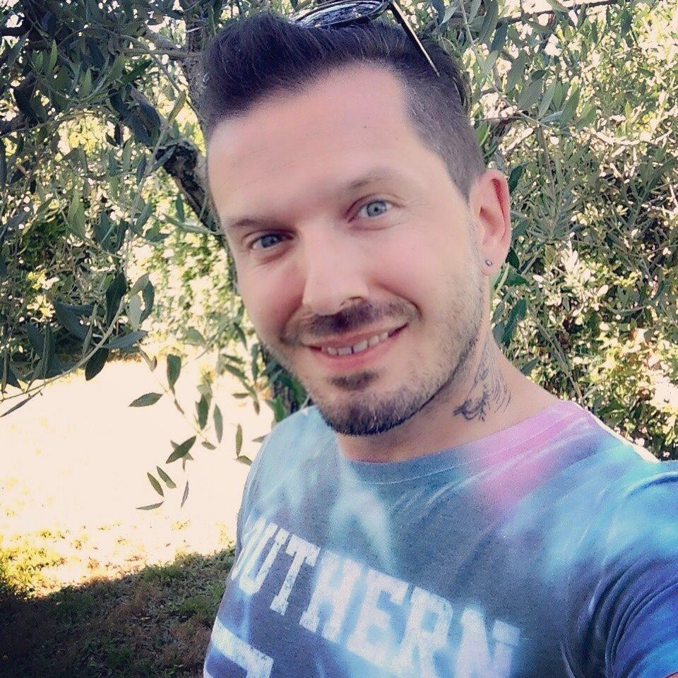Samuele Teglia in una foto dal suo profilo Facebook