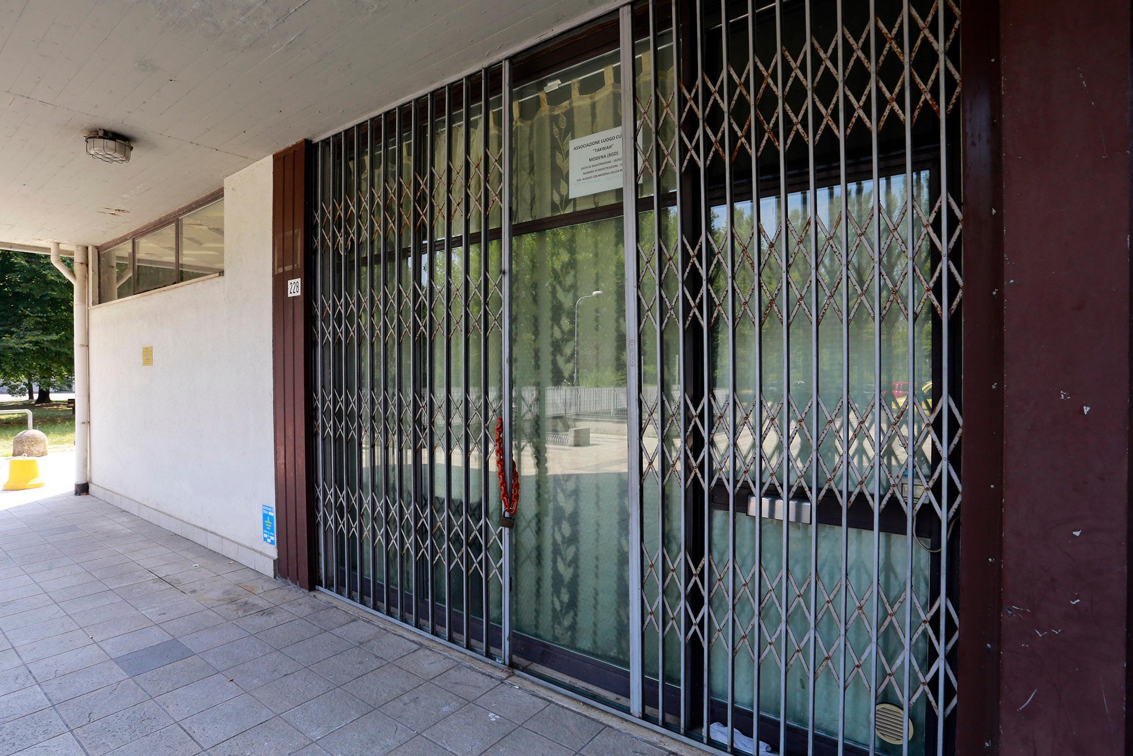 Via Alassio, centro islamico sotto accusa: «Siamo solo islamici che pregano» 