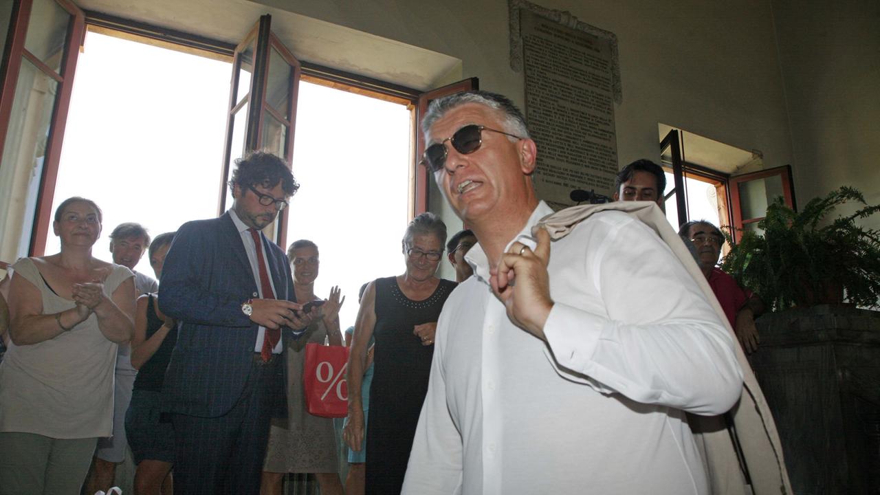 Massimo Mallegni torna in municipio da sindaco