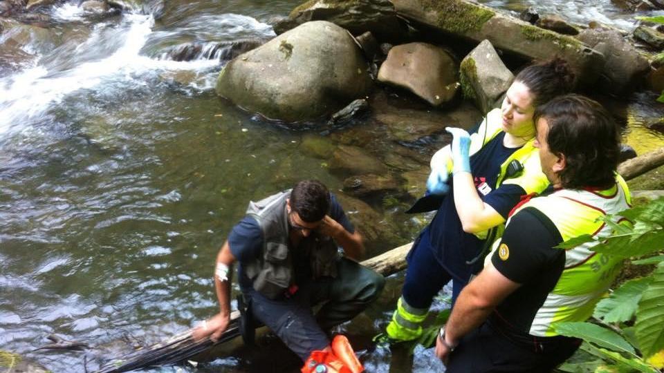 Pescatore di Modena intrappolato nel torrente: salvato dall’elisoccorso