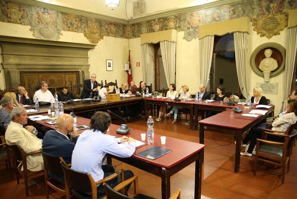 Sì al bilancio tra mugugni della stessa maggioranza