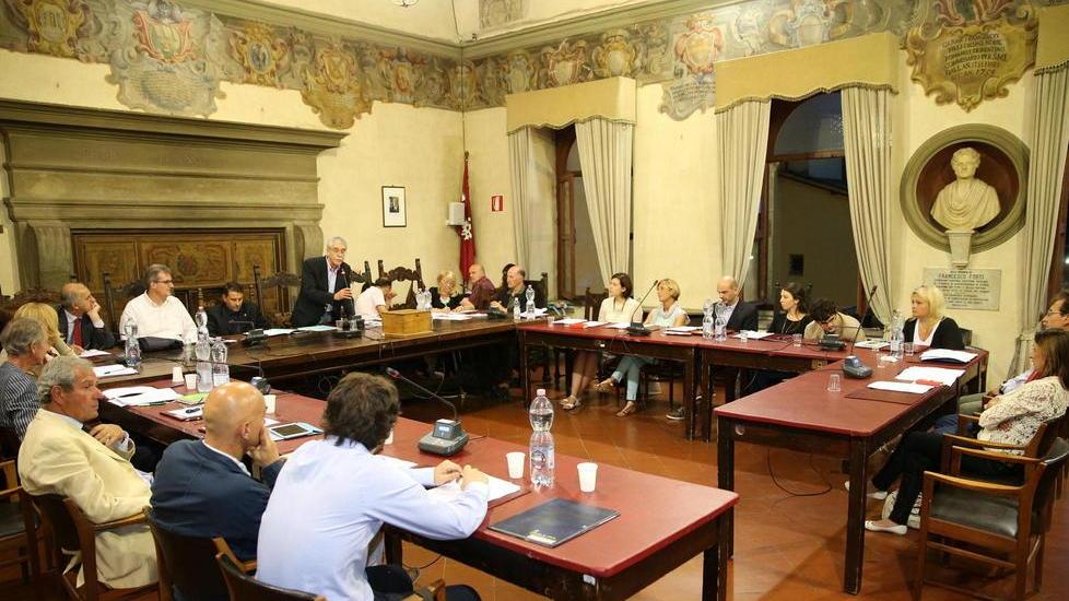 Sì al bilancio tra mugugni della stessa maggioranza