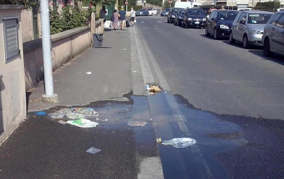 Acqua buttata via per quattro giorni 