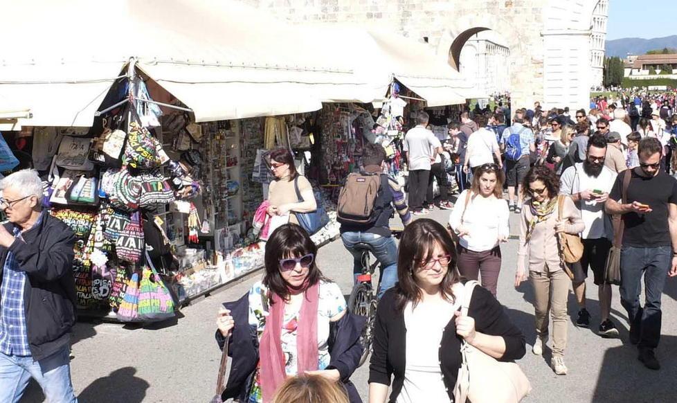 Bancarelle rimovibili per tornare in piazza
