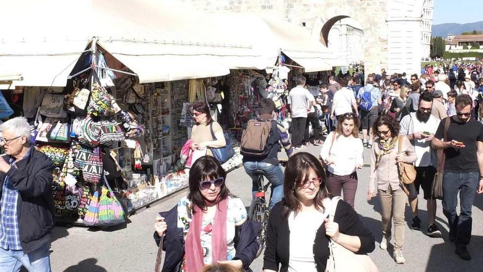 Bancarelle rimovibili per tornare in piazza