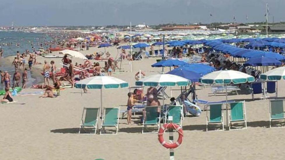Pienone nei weekend i bagni restano a galla