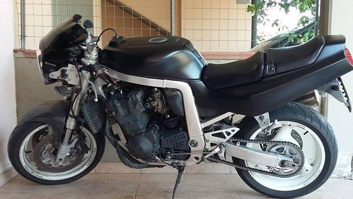 Muore a 44 anni cadendo di moto