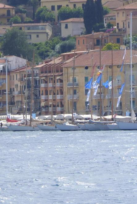 Una chiazza di olio davanti all’Arenella