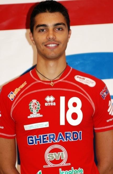 Marco Lipparini pronto a schiacciare per l’Invicta volleyball 