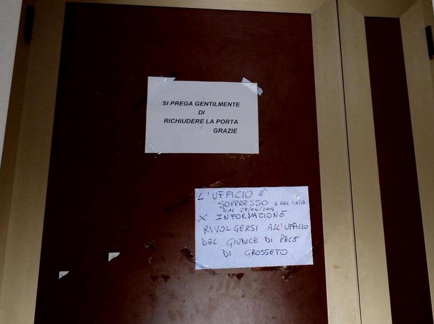 In duecento firmano per avere il giudice di pace 
