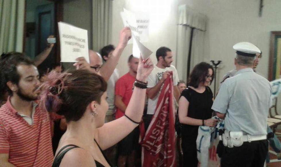 Madonne Bianche, protesta in aula 