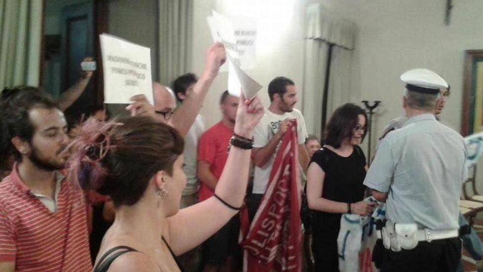 Madonne Bianche, protesta in aula