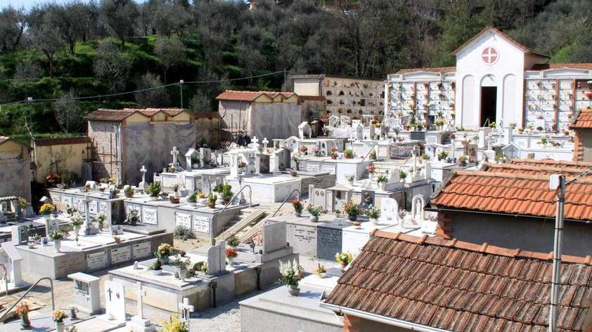 Stangata sul caro estinto «Tombe da duemila euro»