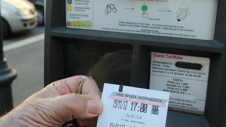 Sosta negli spazi blu l’Aci rilancia l’idea dei 15 minuti gratis