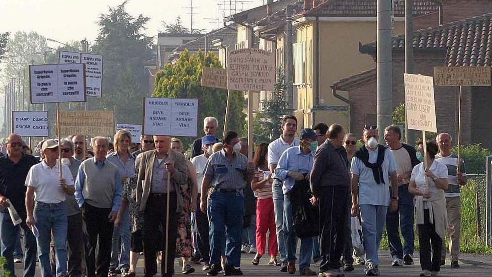 Dodici anni di esposti e proteste