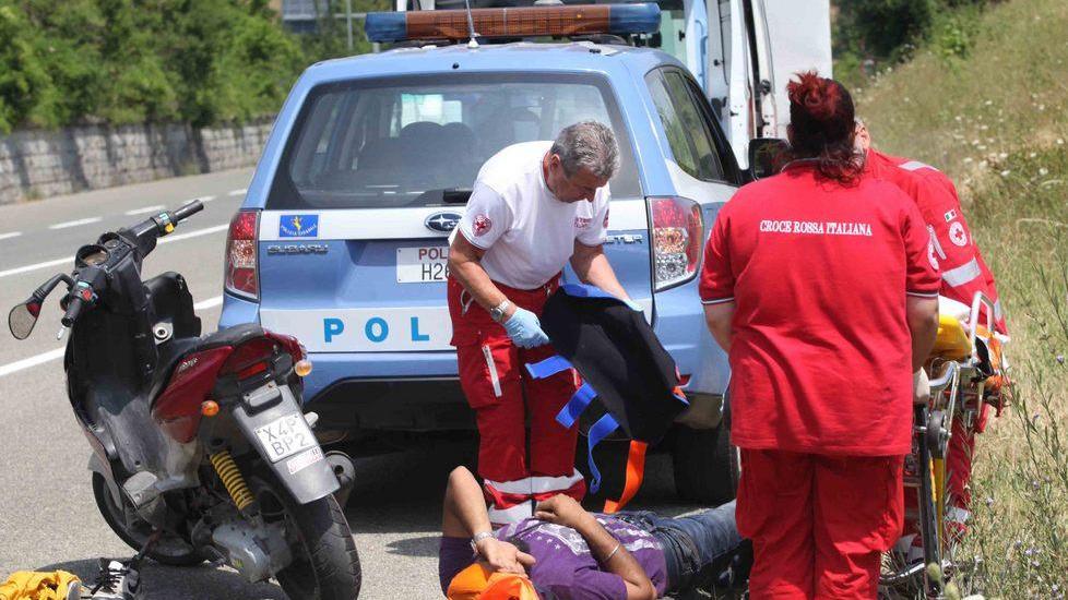 Schianto sotto la galleria, feriti zio e nipote
