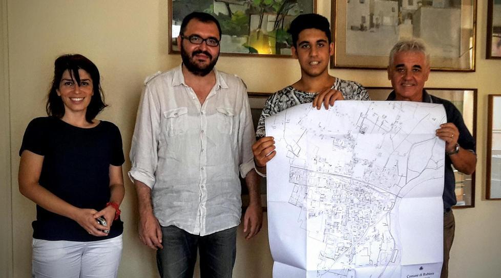 Uno studente del “Secchi” mappa i parcheggi per disabili