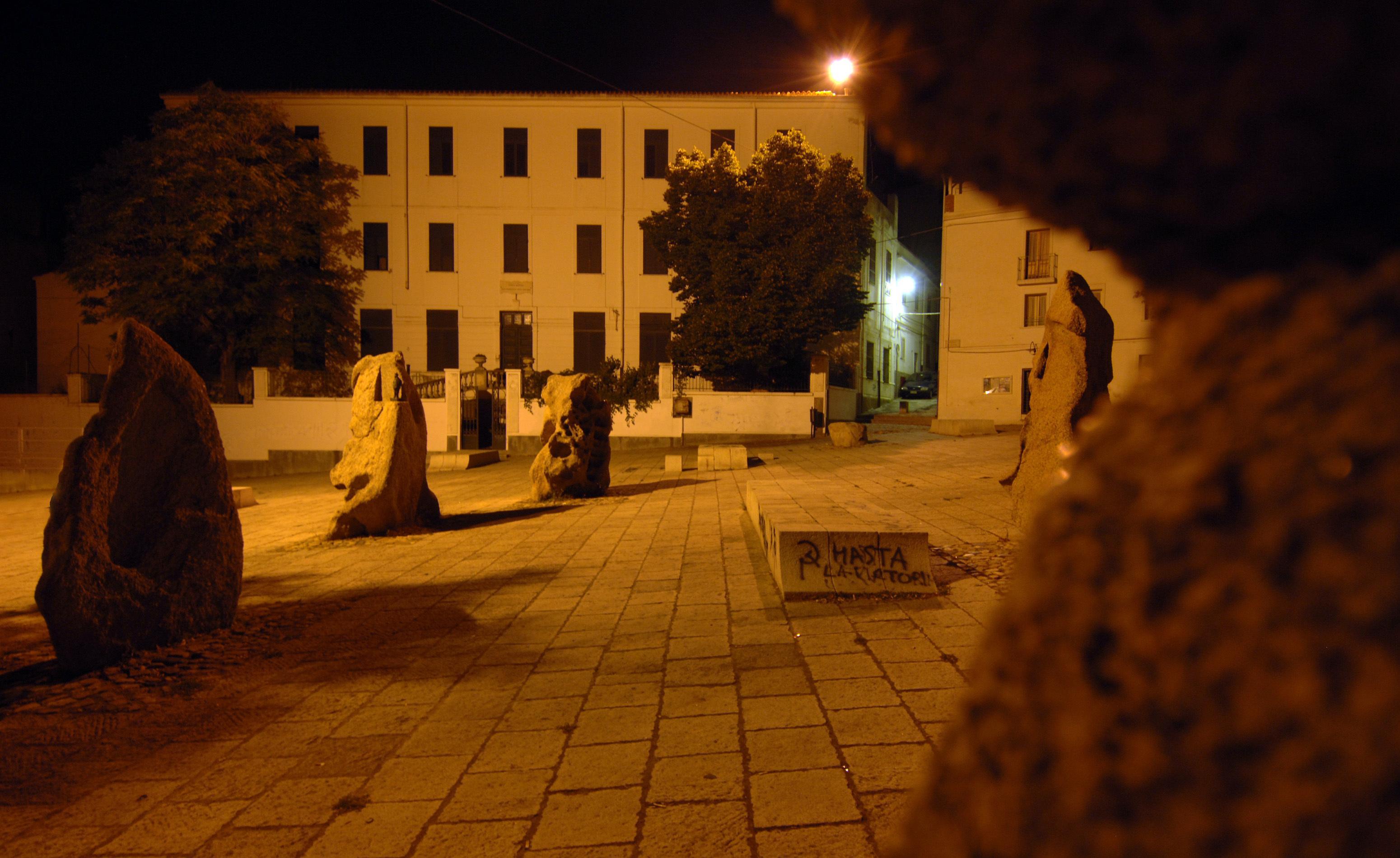 Piazza Satta, uno di punti di ritrovo notturni dei ragazzi nuoresi